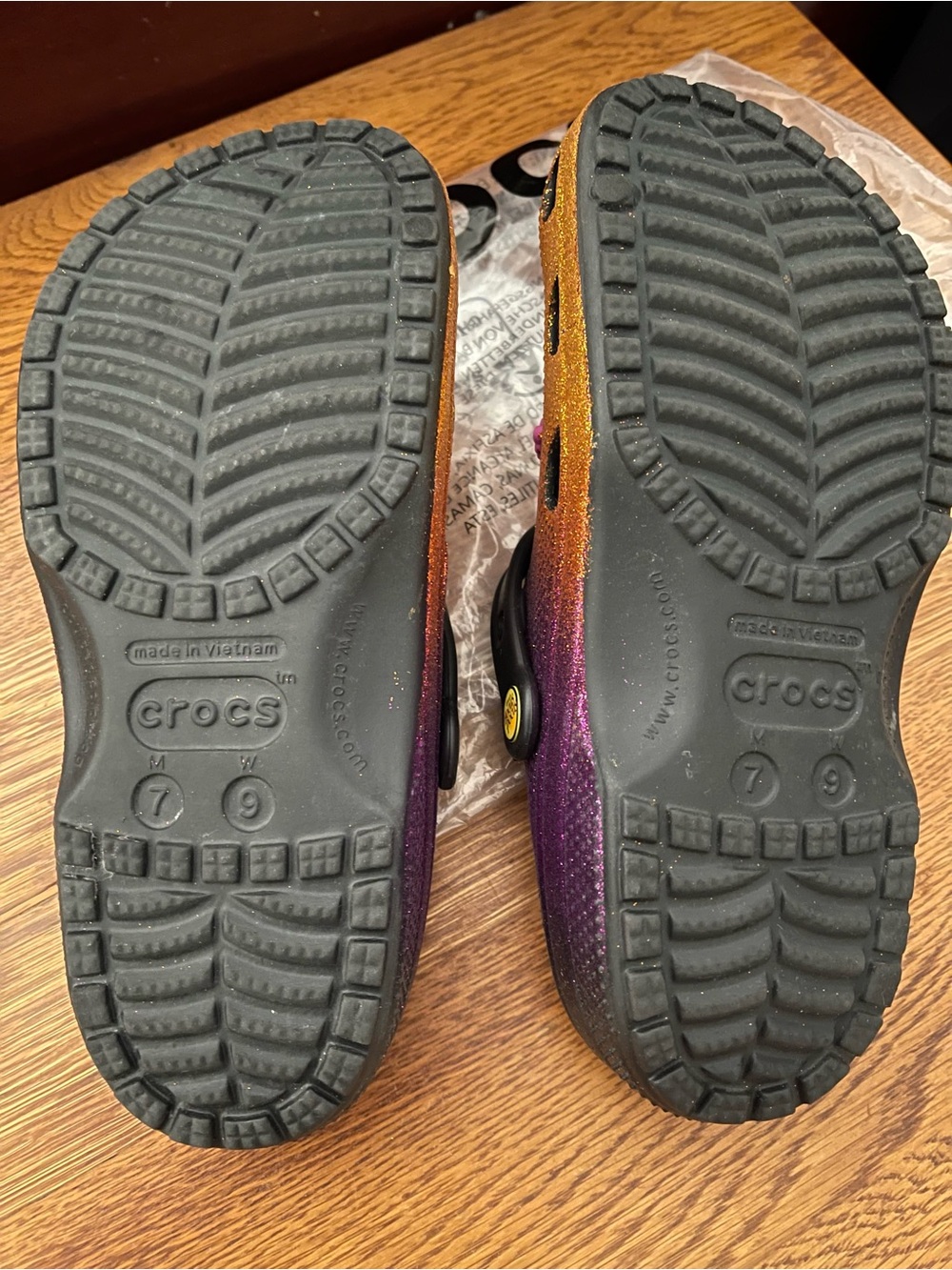 CROCS Hocus Pocus Purple to Gold Glitter Ombre Clog with Charms - Women’s 9 - Picture 7 of 7